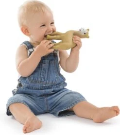 Sophie De Giraf - Al Thir De Dromedaris - Bijtspeelgoed - 100% Natuurlijk Rubber 7 Sophie De Giraf - Al Thir De Dromedaris - Bijtspeelgoed - 100% Natuurlijk Rubber -Babyproducten 1065x1200 3