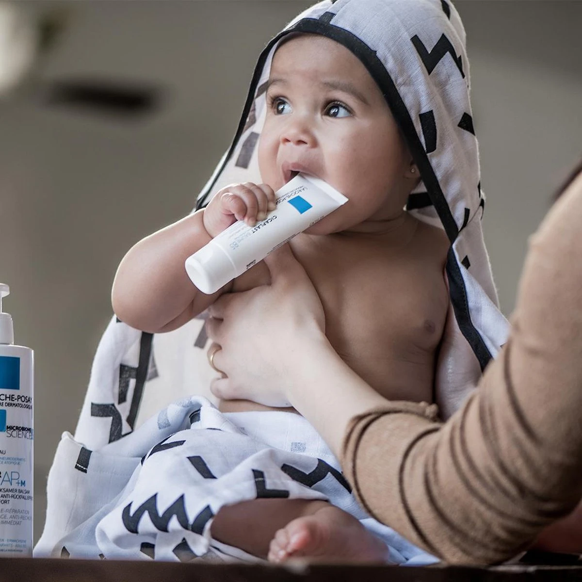 KipKep Blenker Hydrofiele Badcape - Maat 100x70cm - Memphis White 7 KipKep Blenker Hydrofiele Badcape - Maat 100x70cm - Memphis White - Afbeelding 7