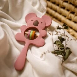 Merkloos Bijtring - Rammelaar - Babys - Speelgoed - Babyspeelgoed - Kraamcadeau - Siliconen - BPA Vrij - Roze -Babyproducten 1200x1200 1253