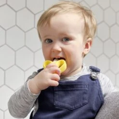 Baby Banaan Tandenborstel/bijtspeeltje – Geel - Baby Tandenborstel - Bij Doorkomende Tandjes - Tandvlees Massage - Babytandenborstel - Peuter Tandenborstel -Babyproducten 1200x1200 1283