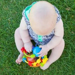 Playgro Speel En Leerbal - Grijp- En Bijtspeelgoed - Klikklak Geluiden - Spiegeltje - Kralen - Cilinder Met Rattelende Ballen -Babyproducten 1200x1200 1294