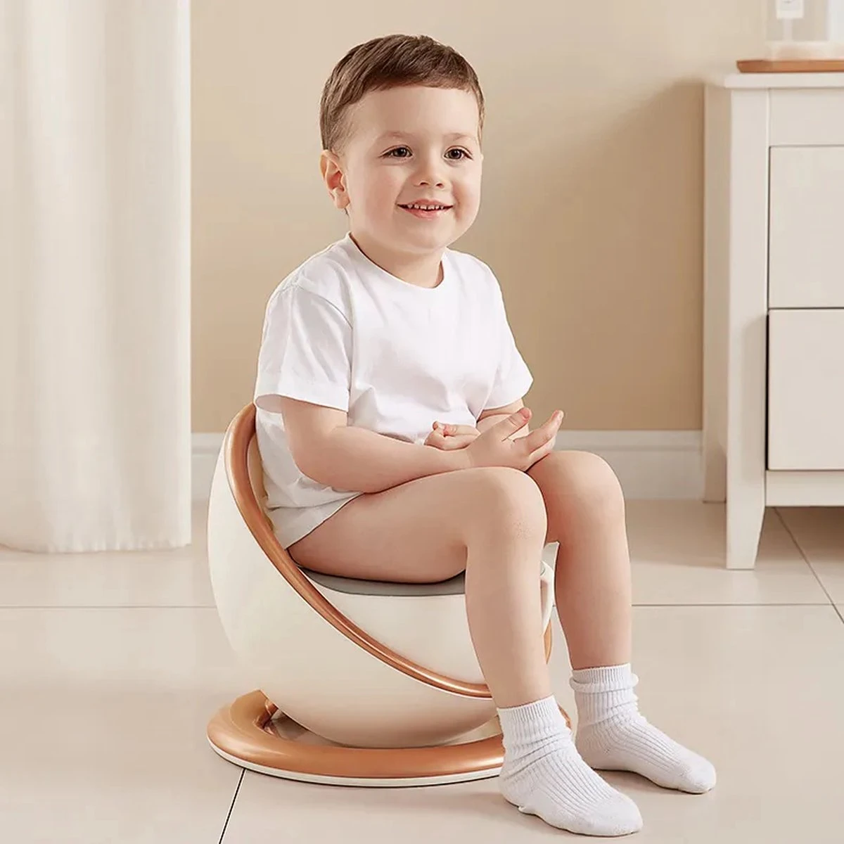 XIORI-SEMS - Plaspotje - Potje Peuter - Potje - WC Verkleiner - WC Potje Peuter - Toilet - Zindelijkheid - Toilettrainer - Wit Met Goud - Design - Jongens En Meisjes - Kraamcadeau – Kraamvisite – Babyshower – Verjaardag - Cadeau - Potje Goud 2 XIORI-SEMS - Plaspotje - Potje Peuter - Potje - WC Verkleiner - WC Potje Peuter - Toilet - Zindelijkheid - Toilettrainer - Wit Met Goud - Design - Jongens En Meisjes - Kraamcadeau – Kraamvisite – Babyshower – Verjaardag - Cadeau - Potje Goud - Afbeelding 2