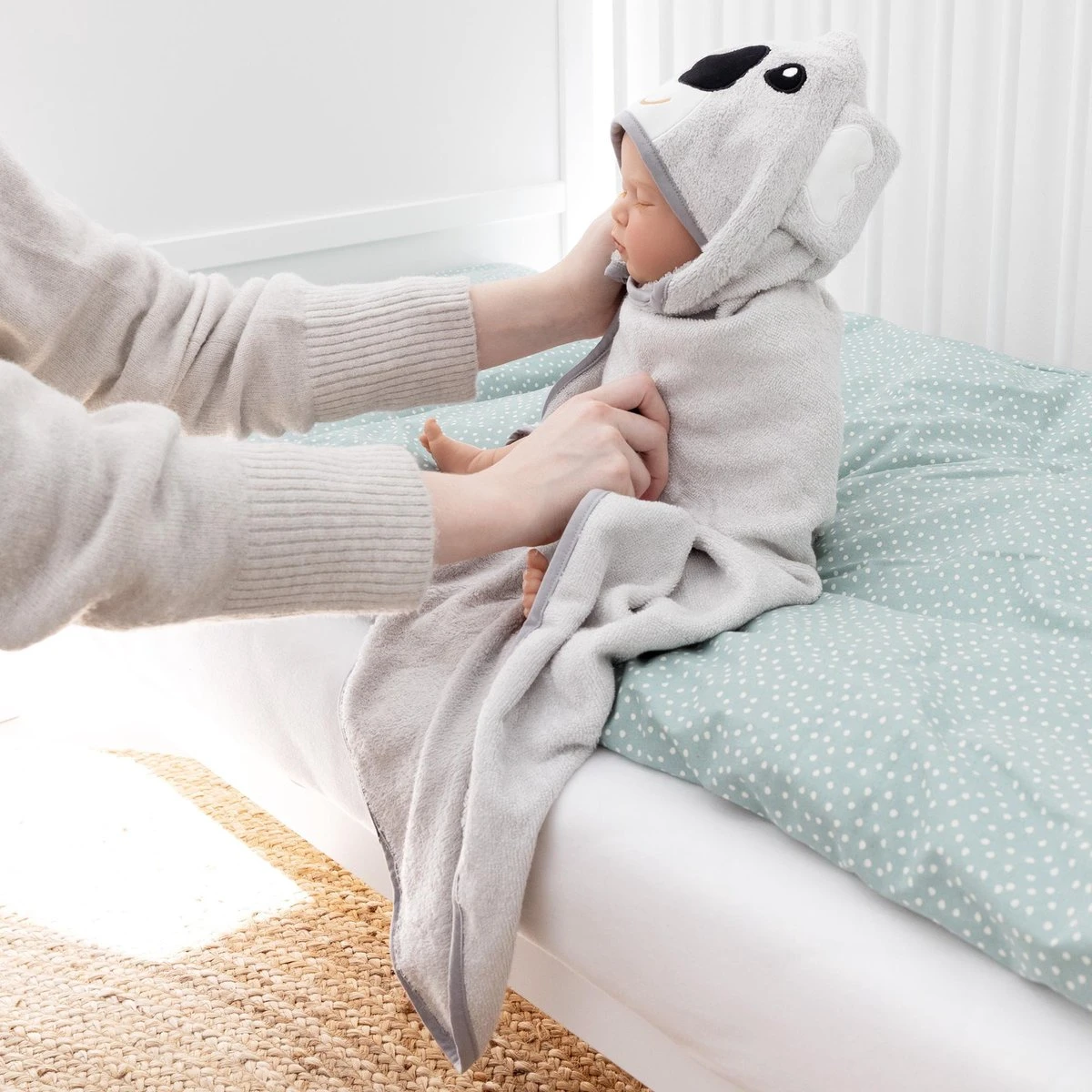 Navaris Badcape Met Capuchon Voor Baby - Set Met Badcape En Washandje - 100% Bamboe - Voor Baby's Van 0-12 Maanden - Oeko-tex Gecertificeerd - Koala 6 Navaris Badcape Met Capuchon Voor Baby - Set Met Badcape En Washandje - 100% Bamboe - Voor Baby's Van 0-12 Maanden - Oeko-tex Gecertificeerd - Koala - Afbeelding 6