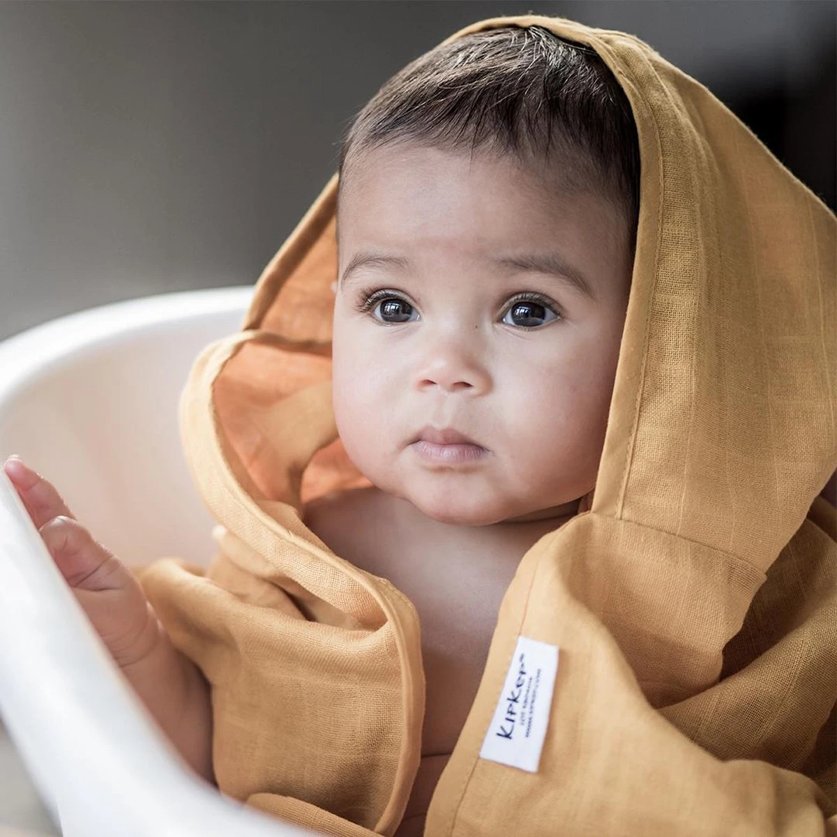 KipKep Blenker Hydrofiele Badcape - Maat 100x70cm - Little Bees Geel 4 KipKep Blenker Hydrofiele Badcape - Maat 100x70cm - Little Bees Geel - Afbeelding 4