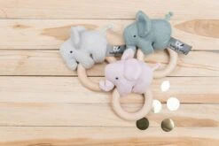 Baby's Only Houten Baby Rammelaar Olifant Gebreid - Classic Roze - Baby Cadeau -Babyproducten 1200x800 187
