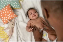 Zwitsal Massage Olie Lavendel 200ML 14 Zwitsal Massage Olie Lavendel 200ML -Babyproducten 1200x813 5