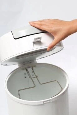 DiaperPail - Soft Grey - Luieremmer Met Speciale Luiersluis - Werkt Met Normale Vuilniszakken -Babyproducten 799x1200 15