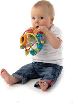 Playgro Speel En Leerbal - Grijp- En Bijtspeelgoed - Klikklak Geluiden - Spiegeltje - Kralen - Cilinder Met Rattelende Ballen -Babyproducten 848x1200 1