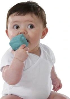 Sophie De Giraf - So Pure - Ballen En Blokken -Babyproducten 855x1200 4